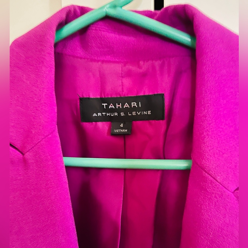 Tahari blazer size 4